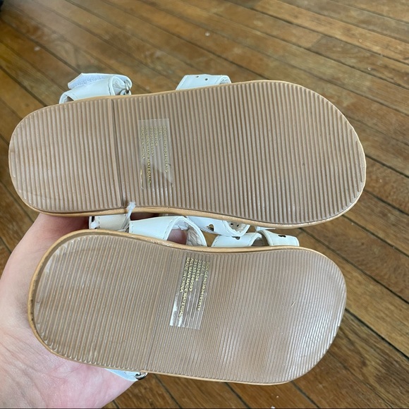 Swiggles toddler girls heart strappy sandals - Picture 5 of 9